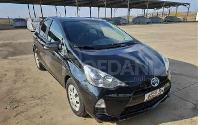 Toyota Prius C 1.5L 2014 Тбилиси - изображение 3
