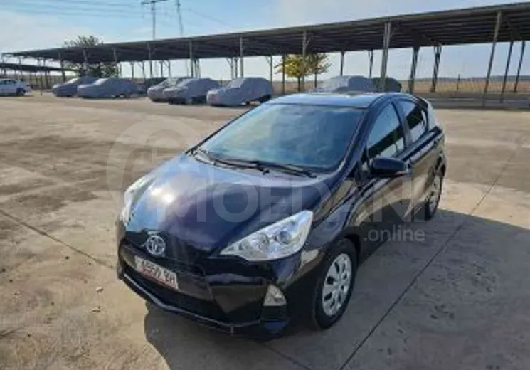 Toyota Prius C 1.5L 2014 Тбилиси - изображение 2