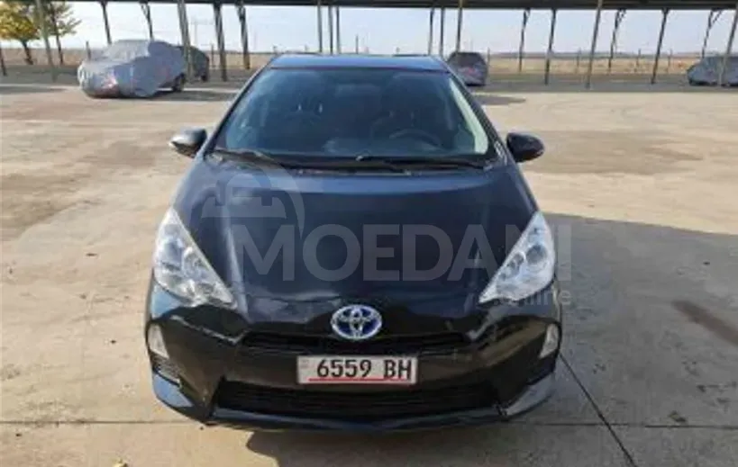 Toyota Prius C 1.5L 2014 Тбилиси - изображение 1