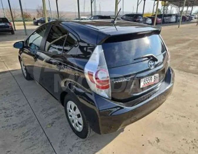 Toyota Prius C 1.5L 2014 Тбилиси - изображение 6