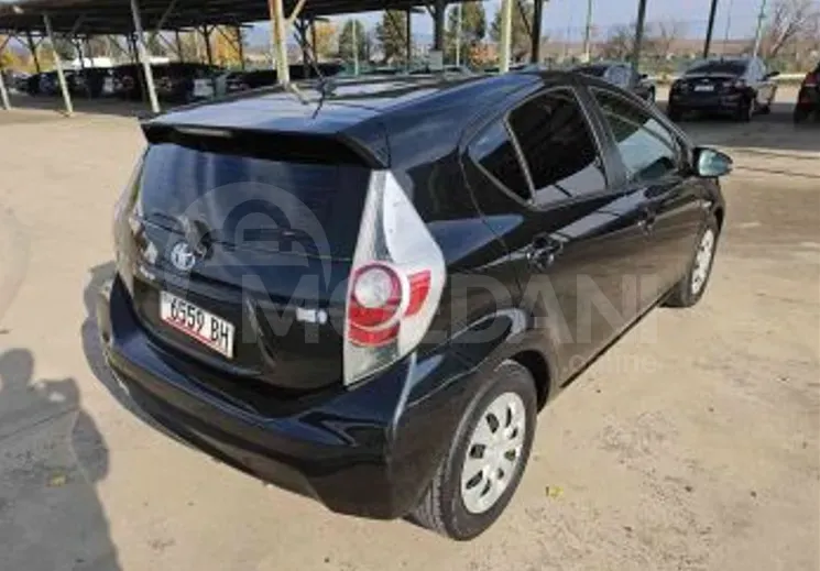 Toyota Prius C 1.5L 2014 Тбилиси - изображение 4