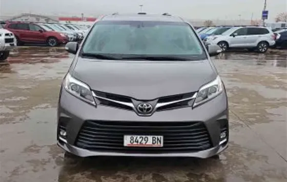 Toyota Sienna 2015 Tbilisi