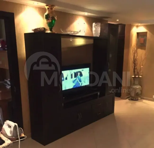 ქირავდება 3 ოთახიანი ბინა 800მ² 3/5 სართ თბილისი - photo 1