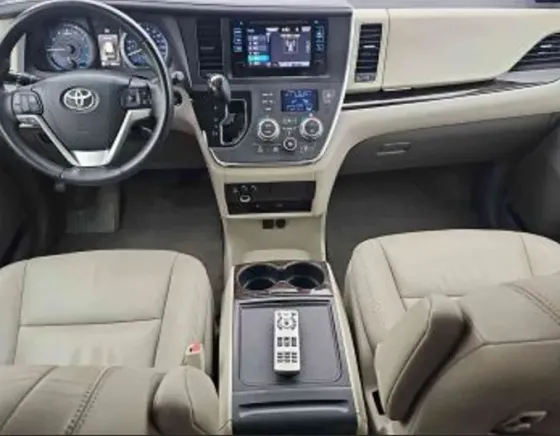 Toyota Sienna 2015 Tbilisi