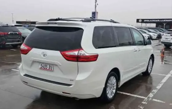 Toyota Sienna 2015 Tbilisi