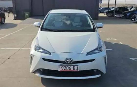 Toyota Prius 2022 Тбилиси