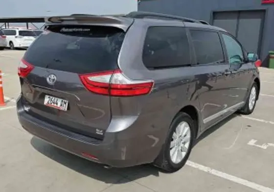 Toyota Sienna 2017 Тбилиси