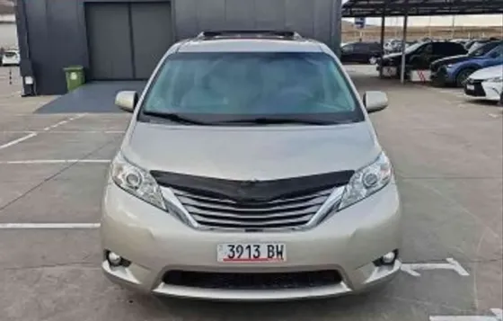 Toyota Sienna 2015 Тбилиси