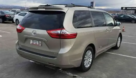 Toyota Sienna 2015 Тбилиси