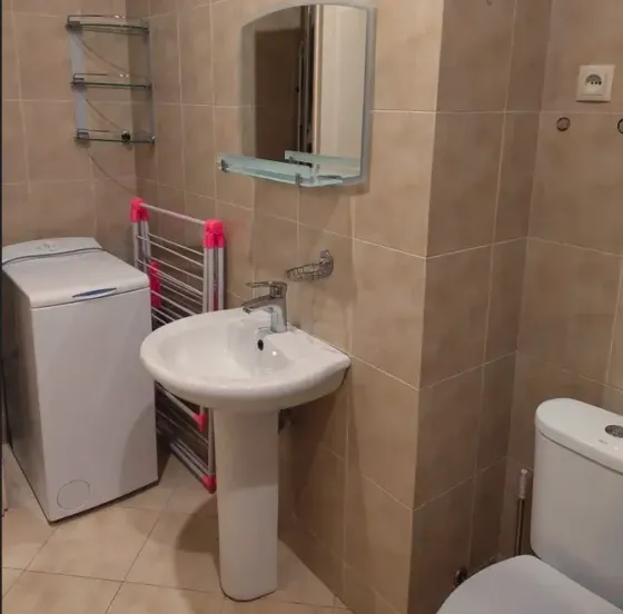 ქირავდება 2 ოთახიანი ბინა 80მ² 11/15 სართ თბილისი