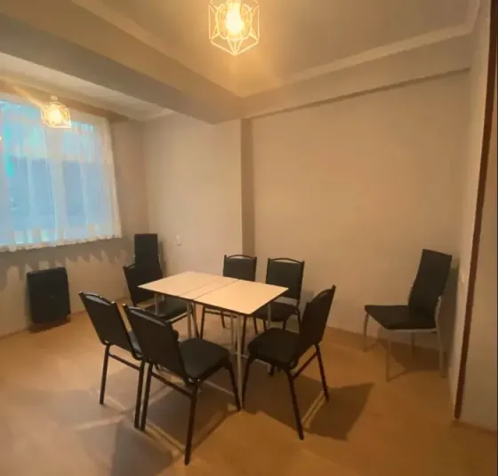 ქირავდება 3 ოთახიანი ბინა 100მ² 2/2 სართ თბილისი