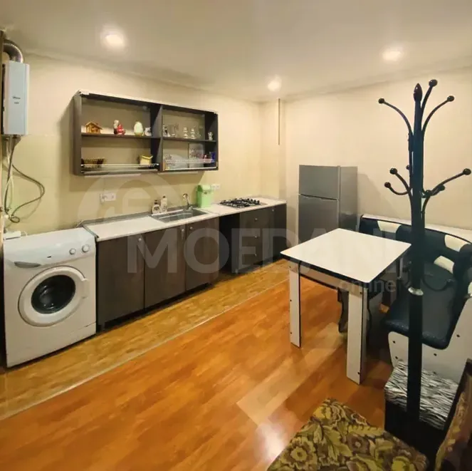 ქირავდება 2 ოთახიანი ბინა 50მ² 1/1 სართ თბილისი - photo 1