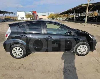Toyota Prius C 1.5L 2014 Тбилиси - изображение 4