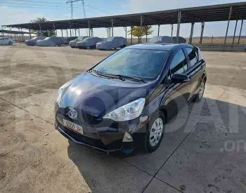 Toyota Prius C 1.5L 2014 Тбилиси - изображение 2