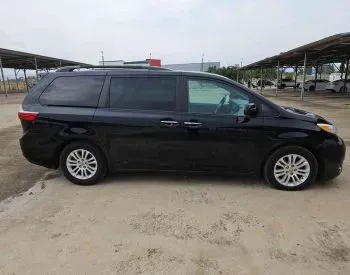 Toyota Sienna 2016 Тбилиси