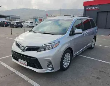 Toyota Sienna 2015 Тбилиси