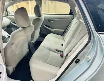 Toyota Prius 1.8L 2015 Тбилиси - изображение 7