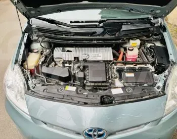 Toyota Prius 1.8L 2015 Тбилиси - изображение 8