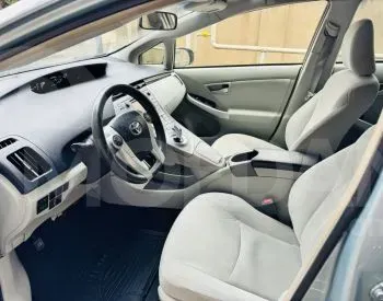 Toyota Prius 1.8L 2015 Тбилиси - изображение 6
