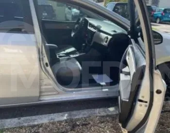 Toyota Corolla 1.8L 2017 Тбилиси - изображение 5
