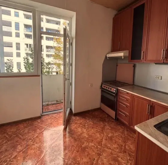 Продам 4-комн. квартиру 82м² 5/6 эт. Тбилиси