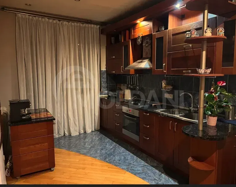 იყიდება 4 ოთახიანი ბინას 170მ² 4/7 სართ თბილისი - photo 5