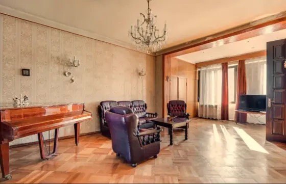 Apartments For Sale five-room 182м² 5/5 floor Tbilisi