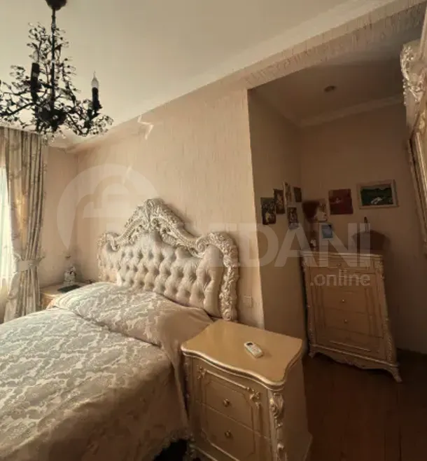 იყიდება 7+ ოთახიანი ბინას 203მ² 4/5 სართ თბილისი - photo 2