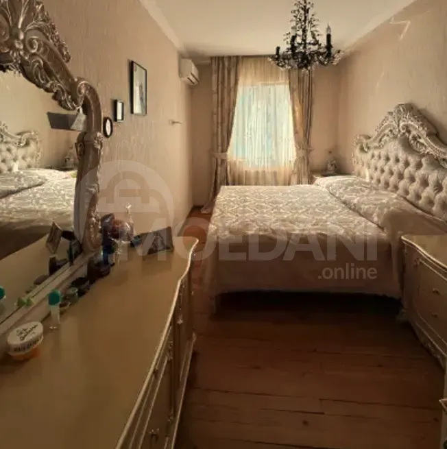 იყიდება 7+ ოთახიანი ბინას 203მ² 4/5 სართ თბილისი - photo 1