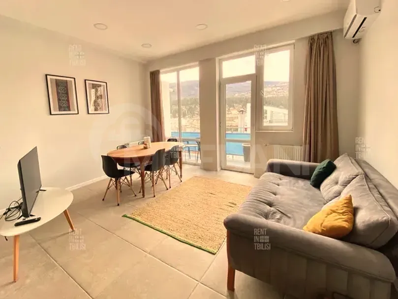 იყიდება 3 ოთახიანი ბინას 92მ² 4/7 სართ თბილისი - photo 1