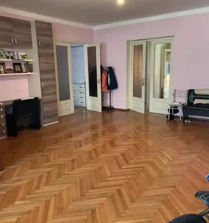 Продам 5-комн. квартиру 146м² 3/6 эт. Тбилиси