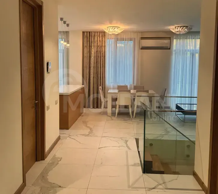 იყიდება 6 ოთახიანი ბინას 248მ² 2/3 სართ თბილისი - photo 1