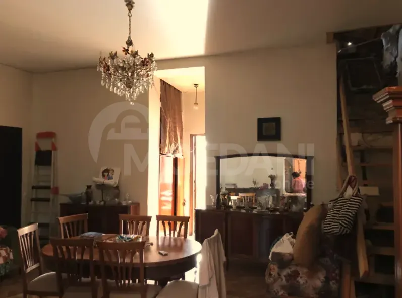 Продам 5-комн. квартиру 220м² 3/3 эт. Тбилиси - изображение 1