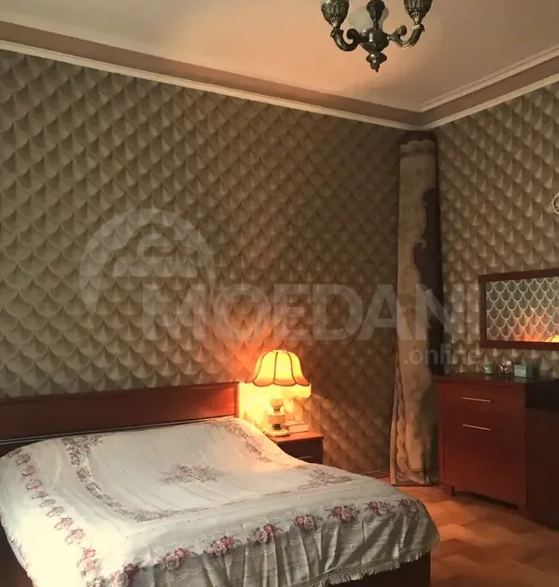 Продам 4-комн. квартиру 136м² 2/5 эт. Тбилиси - изображение 1
