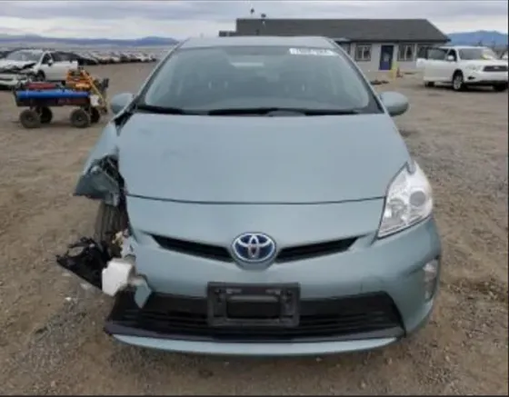 Toyota Prius 2015 Тбилиси