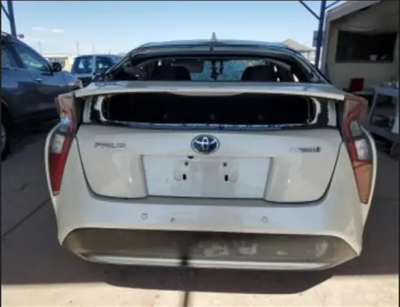 Toyota Prius 2017 Тбилиси