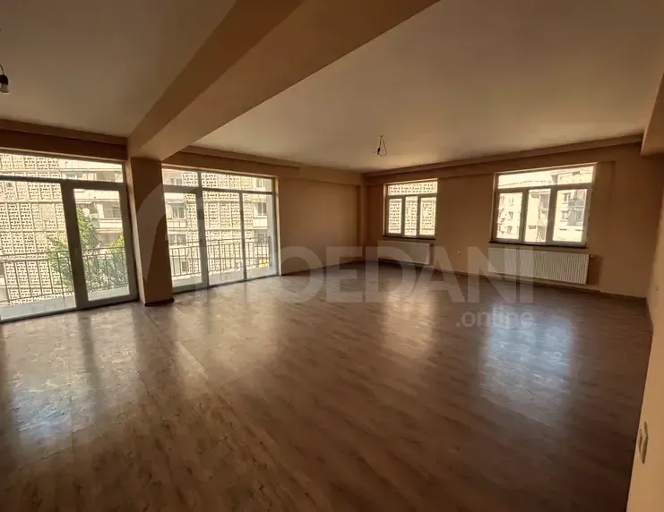 Продам 5-комн. квартиру 210м² 7/11 эт. Тбилиси - изображение 1