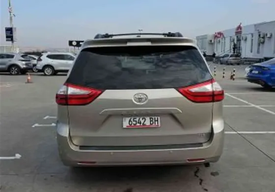 Toyota Sienna 2015 თბილისი