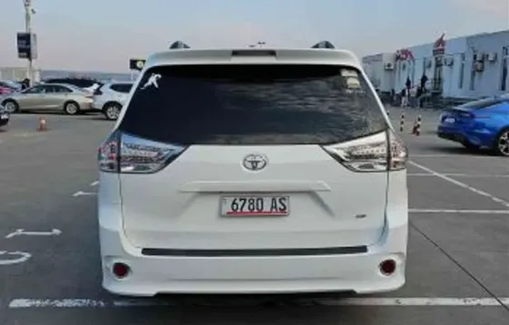 Toyota Sienna 2015 თბილისი