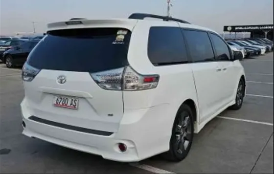 Toyota Sienna 2015 თბილისი