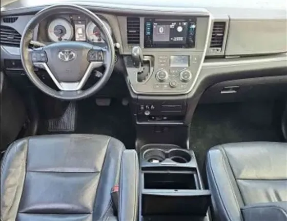 Toyota Sienna 2015 თბილისი