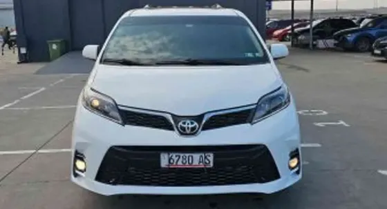 Toyota Sienna 2015 თბილისი