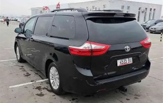 Toyota Sienna 2017 თბილისი