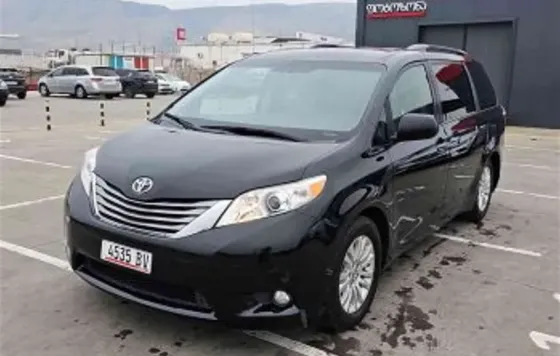 Toyota Sienna 2017 თბილისი