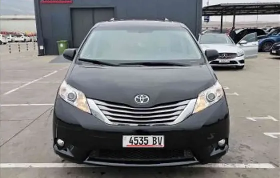 Toyota Sienna 2017 თბილისი