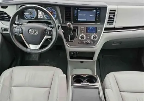 Toyota Sienna 2017 თბილისი