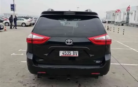 Toyota Sienna 2017 თბილისი