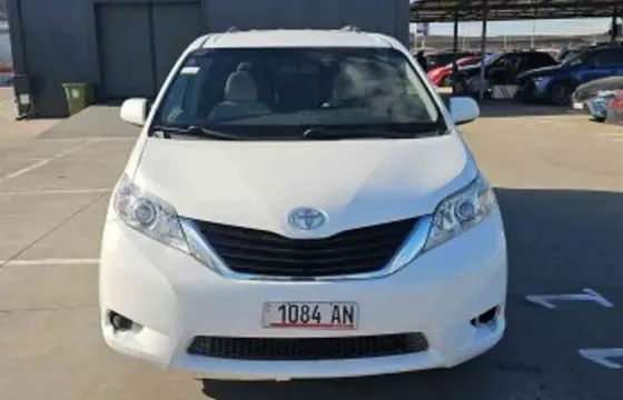 Toyota Sienna 2015 Tbilisi