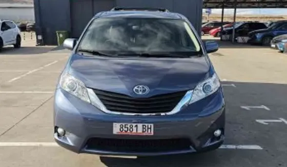 Toyota Sienna 2016 Tbilisi