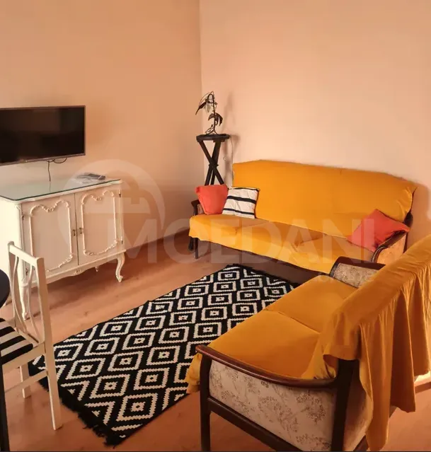 Сдам 2-комн. квартиру 70м² 3/3 эт. Тбилиси - изображение 1